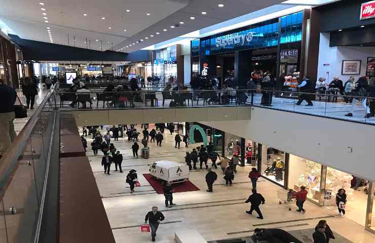 Interno centro commerciale